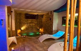 Aurelia Garden Gold B&B